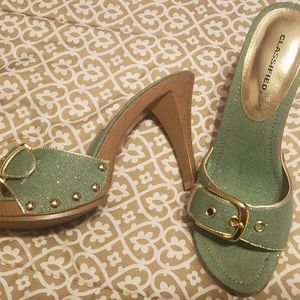Women's shoes